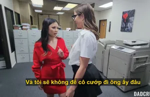 Bố dượng may mắn xxx cùng lúc cô gái nhỏ và em trợ lý riêng
